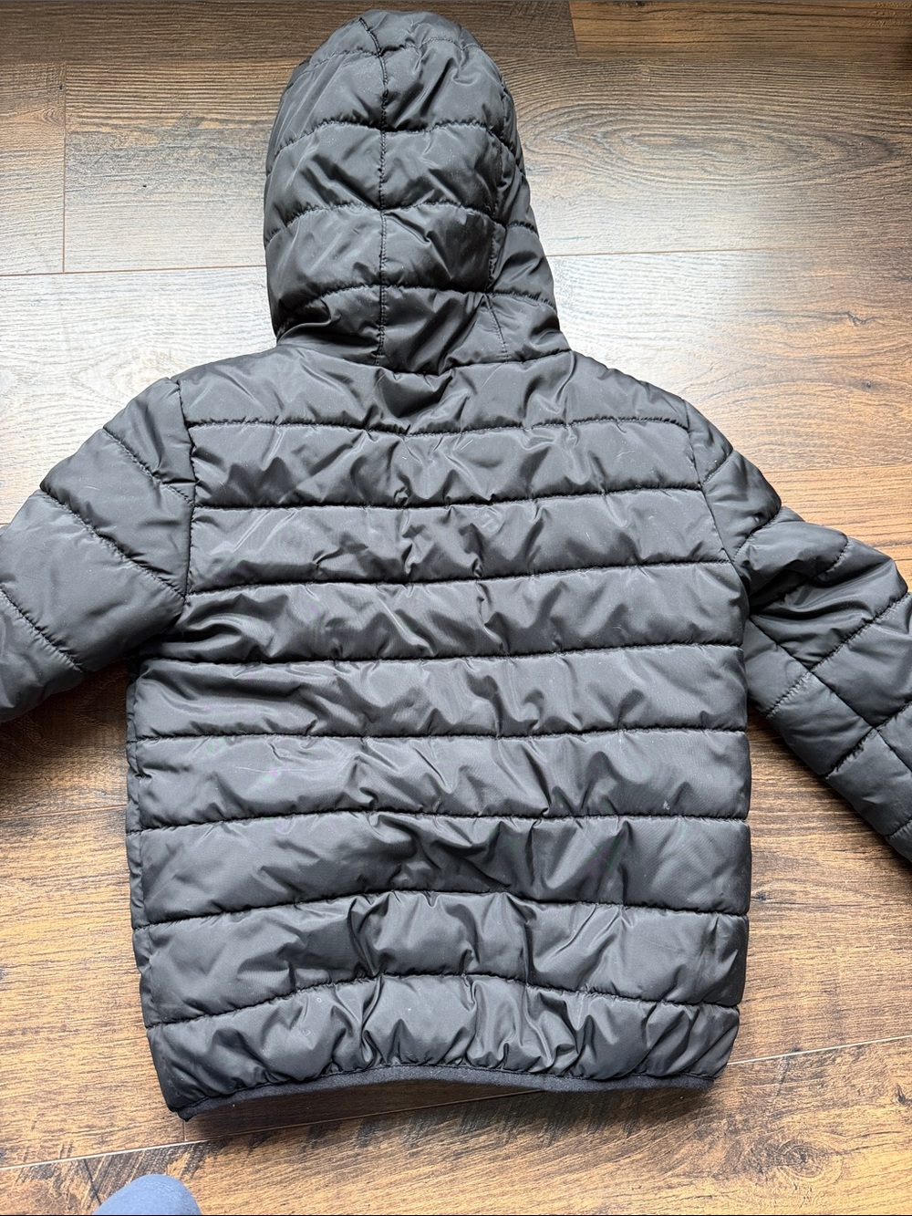 Boys Nike Kids Hooded Puffer Jacket in Charcoal with red - Picture 6 of 7